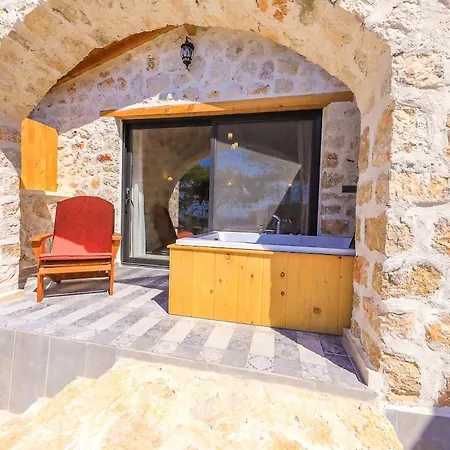 Tatil Evi Spacious 2br Stone With Pool & Bbq